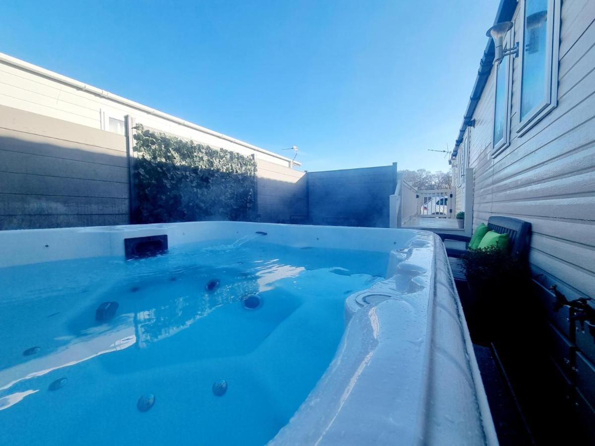 Apple Tree Lodge Hot Tub 3 Bedroom 2 Bars Morpeth Exterior foto